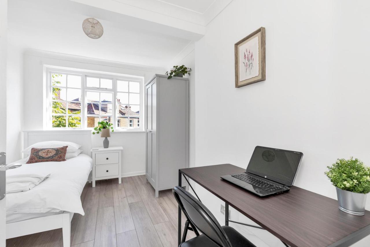 Modern Two Bedroom Apartment With Free Parking! London Exterior photo