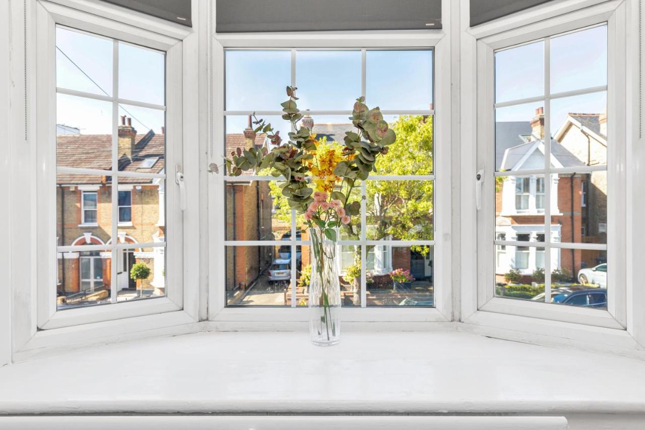 Modern Two Bedroom Apartment With Free Parking! London Exterior photo