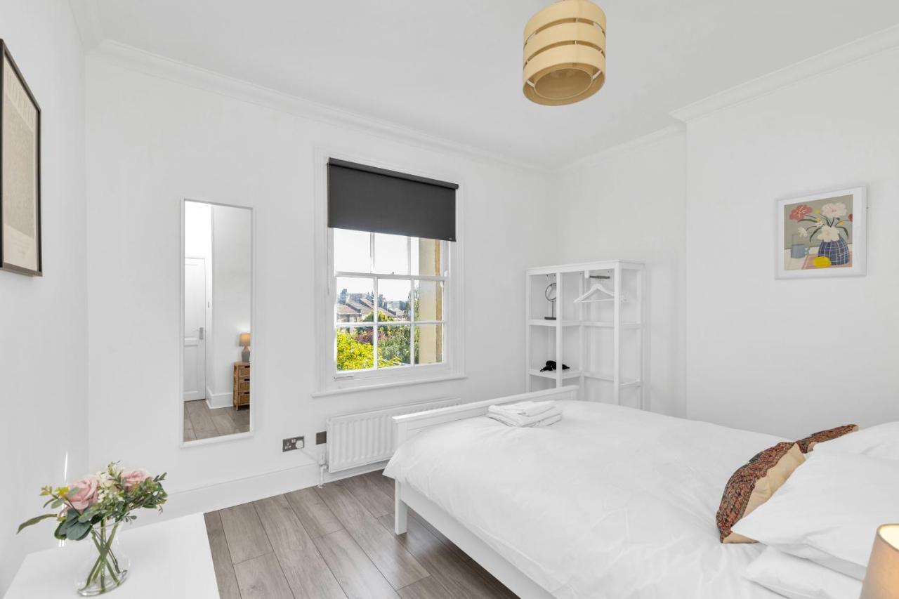 Modern Two Bedroom Apartment With Free Parking! London Exterior photo