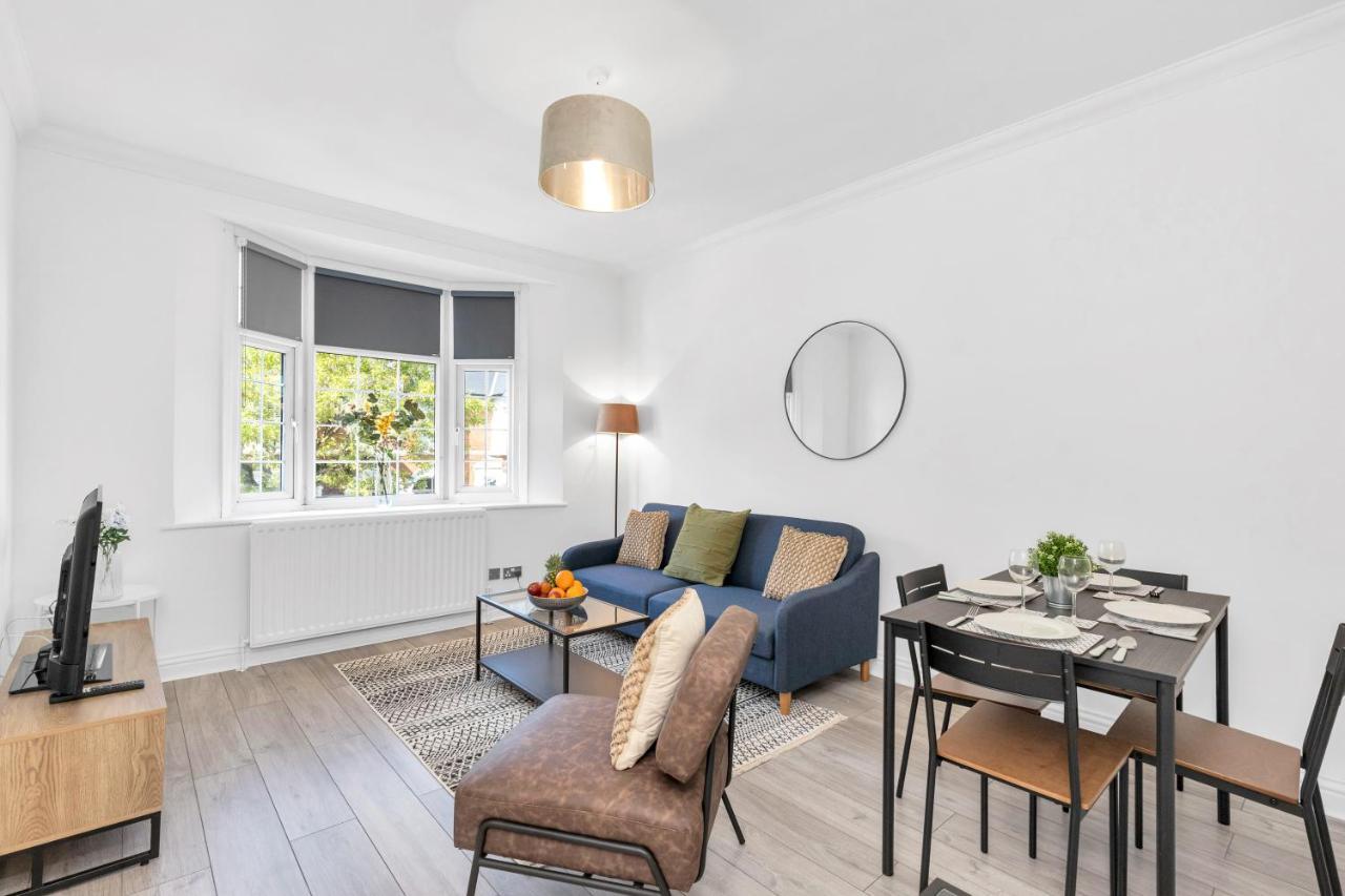 Modern Two Bedroom Apartment With Free Parking! London Exterior photo
