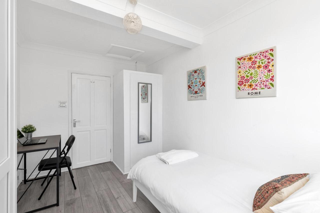 Modern Two Bedroom Apartment With Free Parking! London Exterior photo